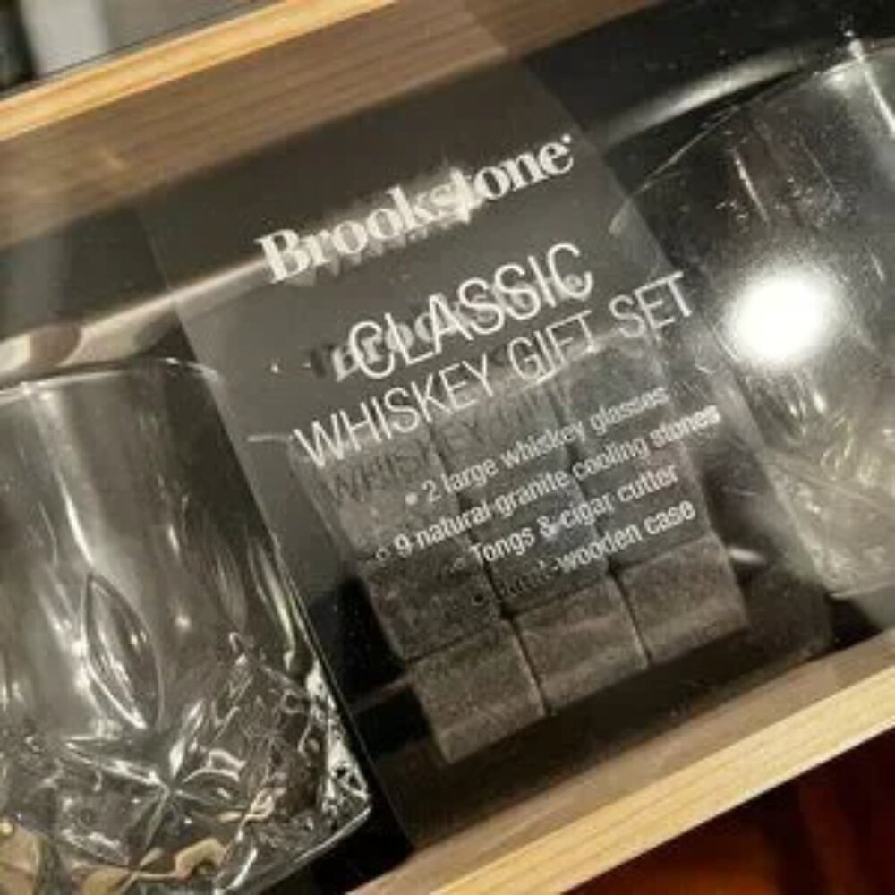 Whiskey Gift Set - Brookstone (Glasses,‎ Cooling Stones & Tongs) (new/home/x)